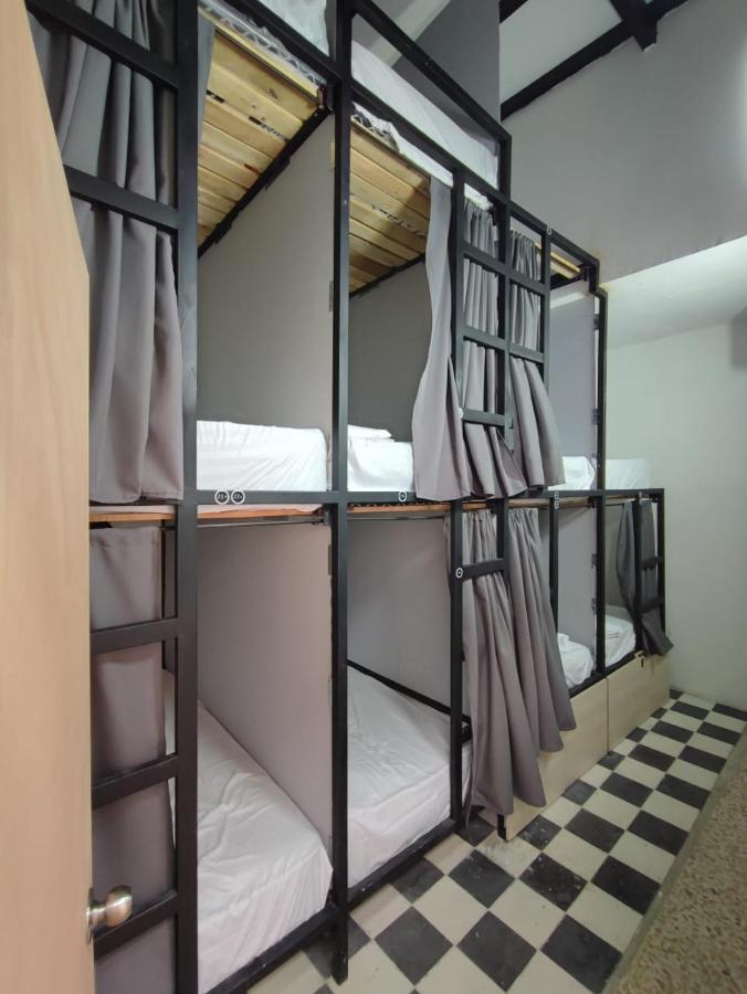 Baku Laureles Hostel Medellín Exterior foto